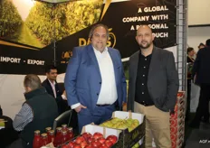 Fruithandelaar Dirk de Jong en Rene Noordam werken samen bij onder meer de import vanuit de Dominicaans fruit